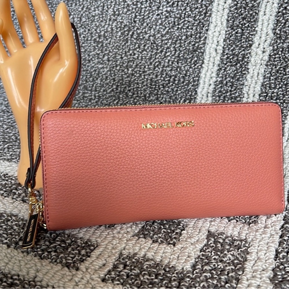 Michael Kors Jet Set Travel Large Travel CONTINENTAL 
Sherbert